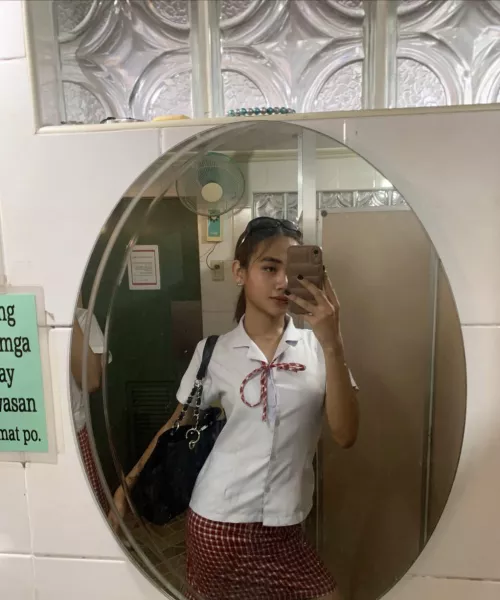 Do u think i’m pretty in school uniform?🙃