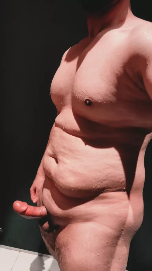 Feeling fresh after the shower 🚿 