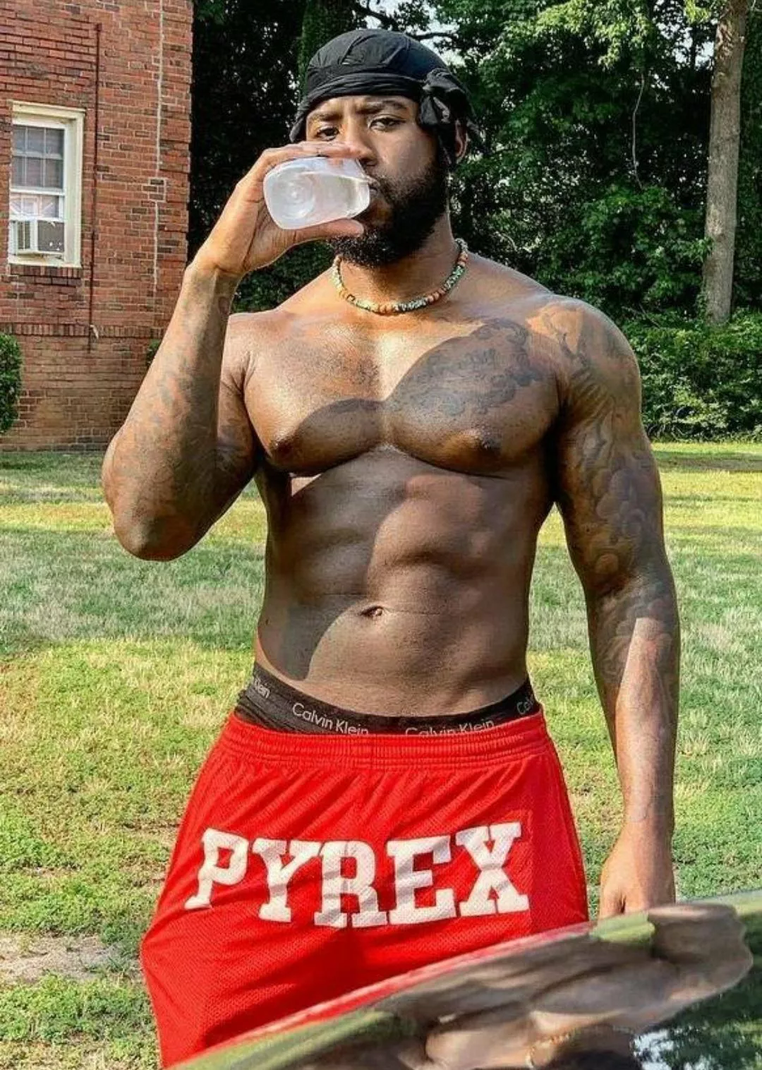 I wonder why I'm popular with the neighborhood wives (36)