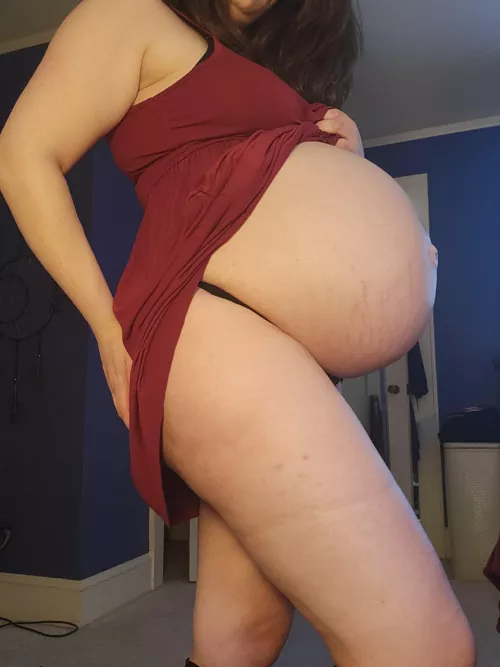 If you saw me from the side like this at 9 months preggo would you stare because the bump is so massive? 