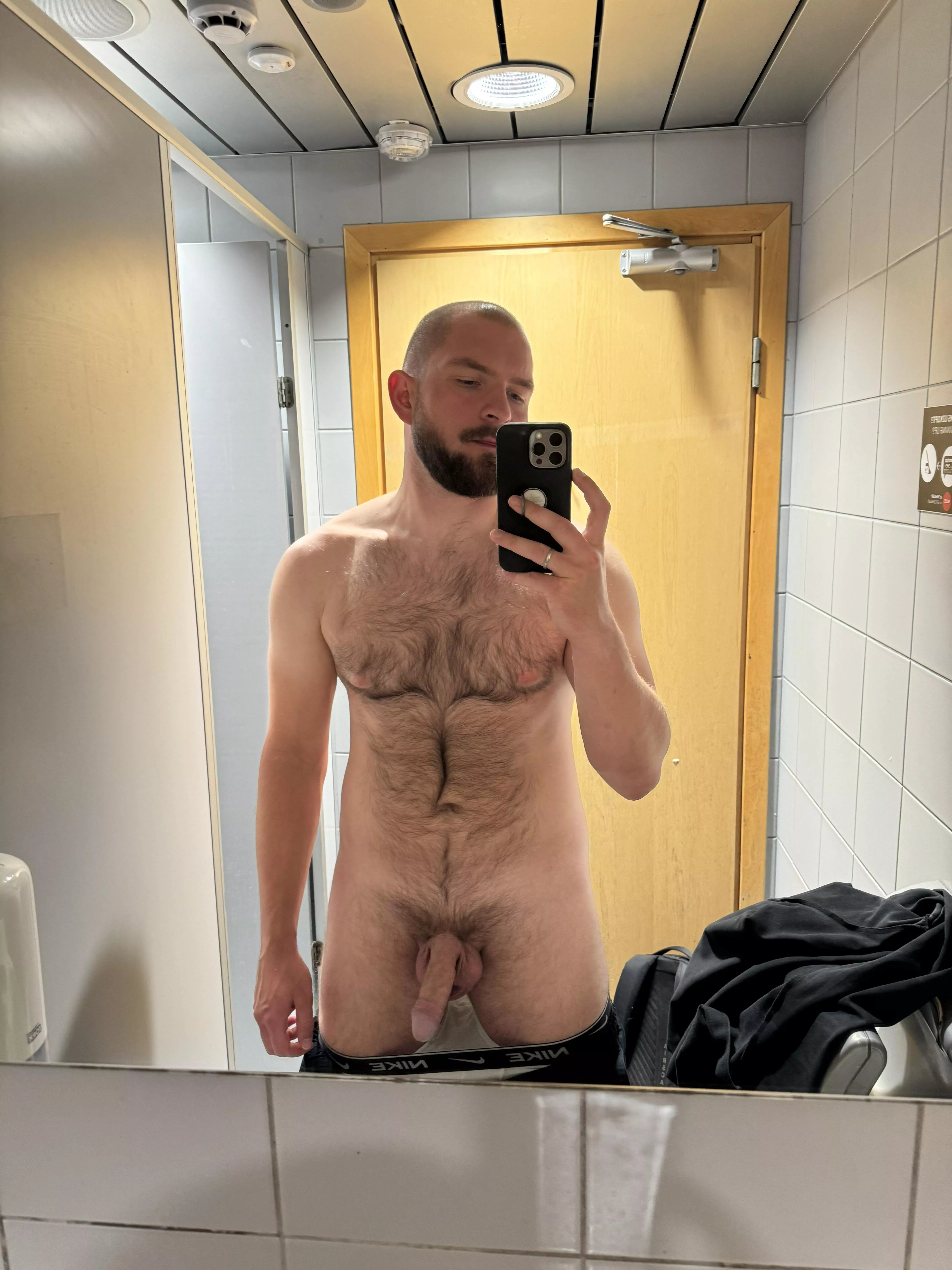 imagine being at airport and not having time to take a softie selfie