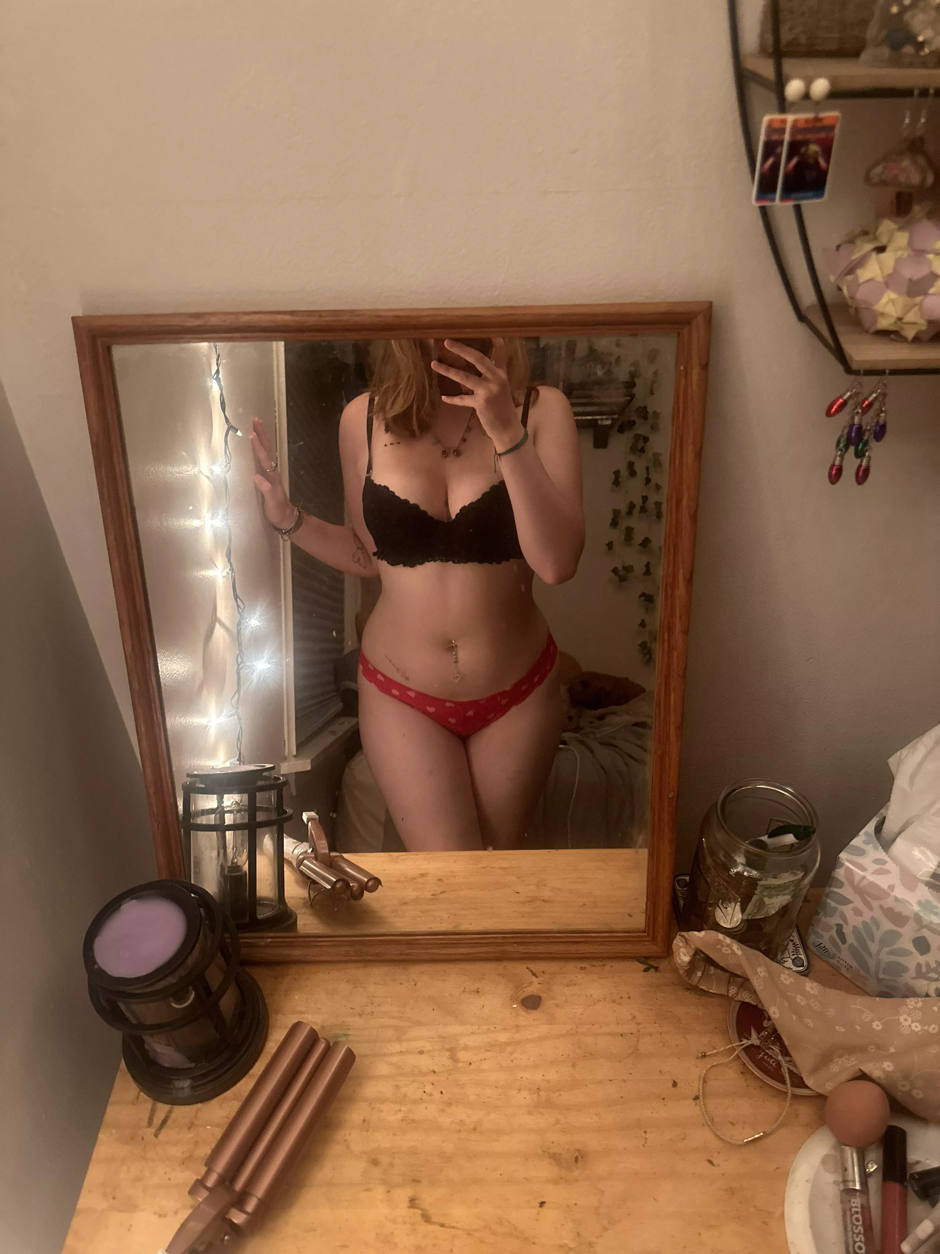 Me and my art desk <3