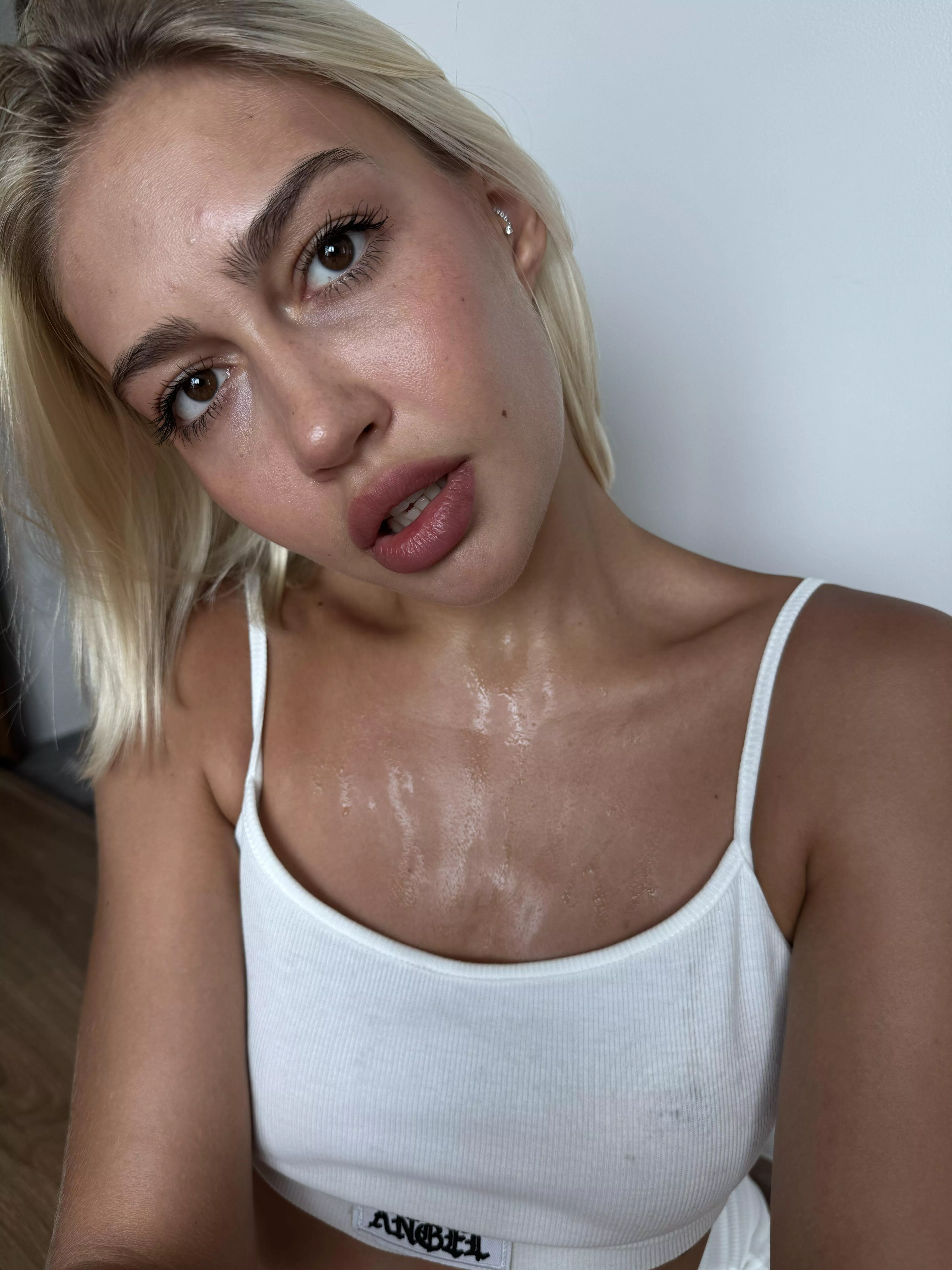 Taking a little break from unpacking, it`s been a loooong and sweaty day