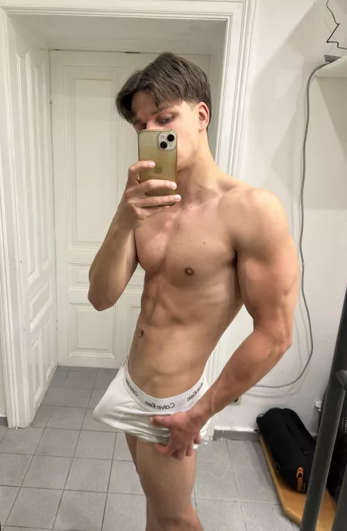 (19)Do you like muscular twunks?
