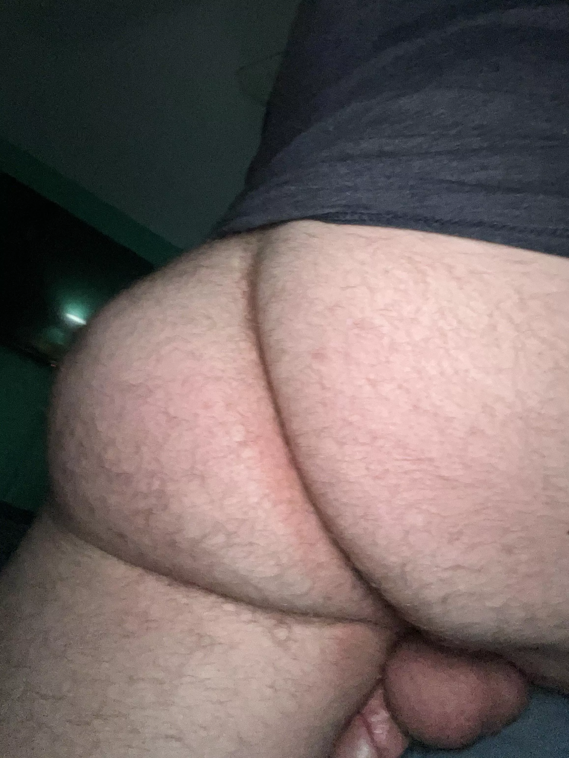 [27] Who’s gonna bend me over and fill me up 🤤 DM’s open