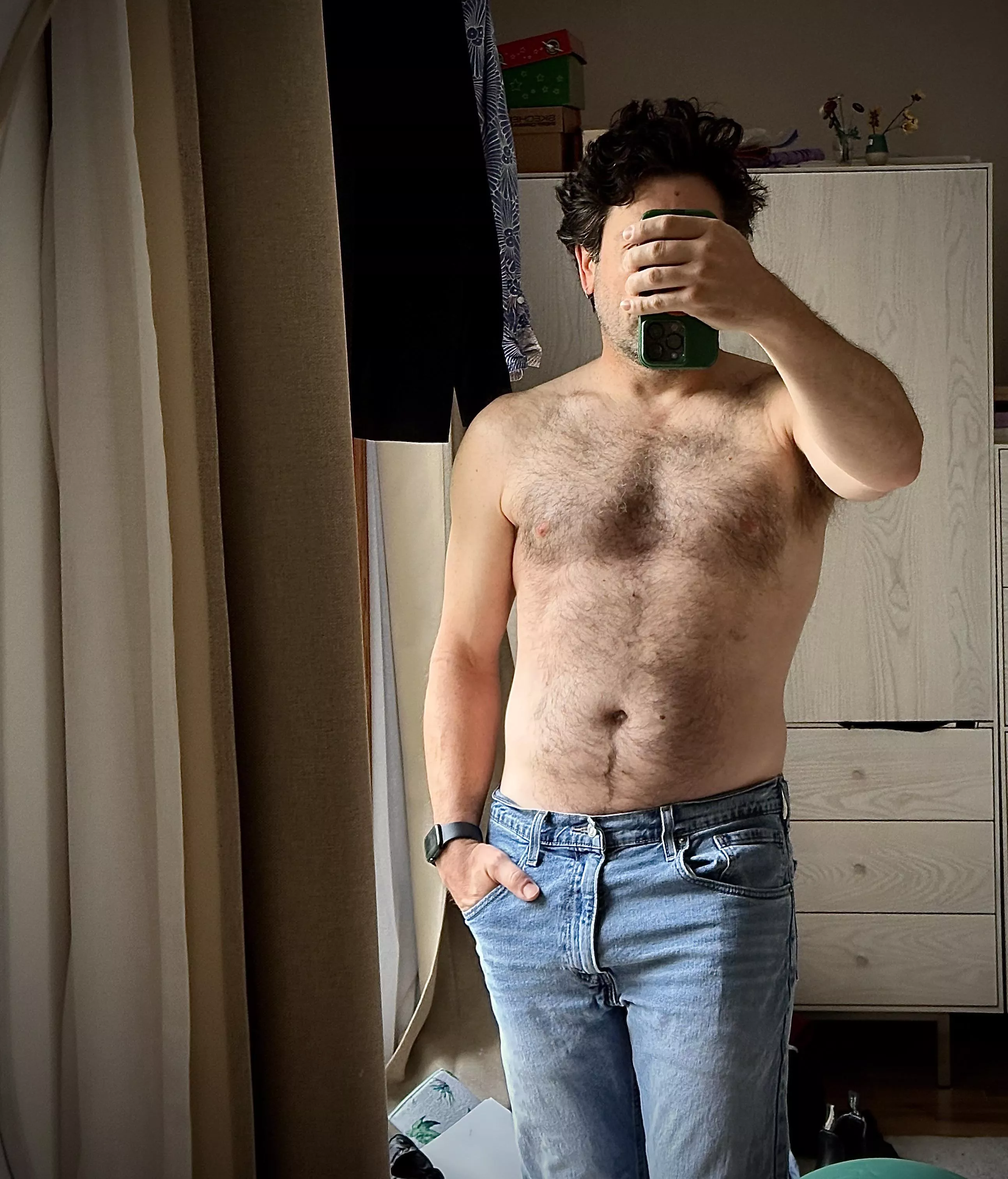 [50] anyone help me apply sunscreen?