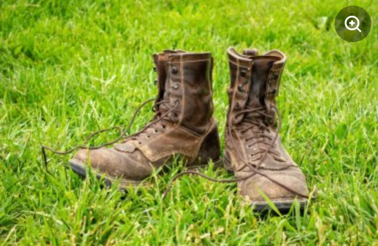 Can someone help me id these boots?