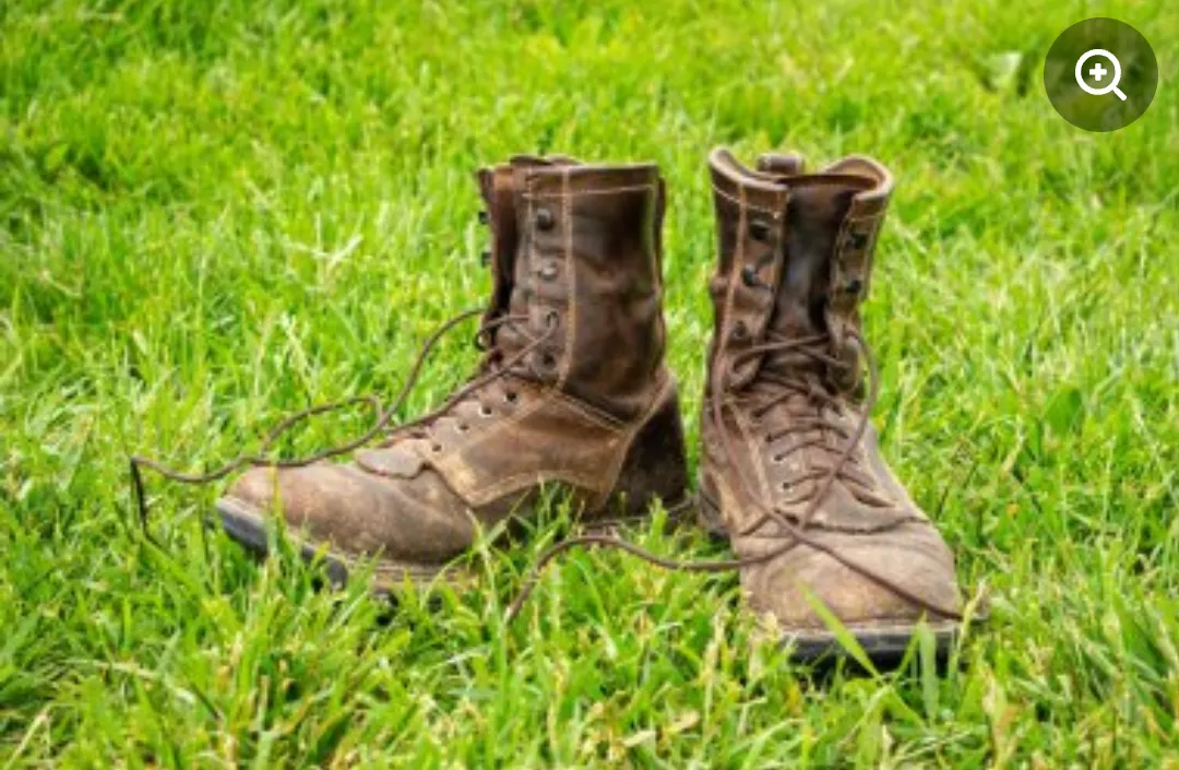 Can someone help me id these boots?