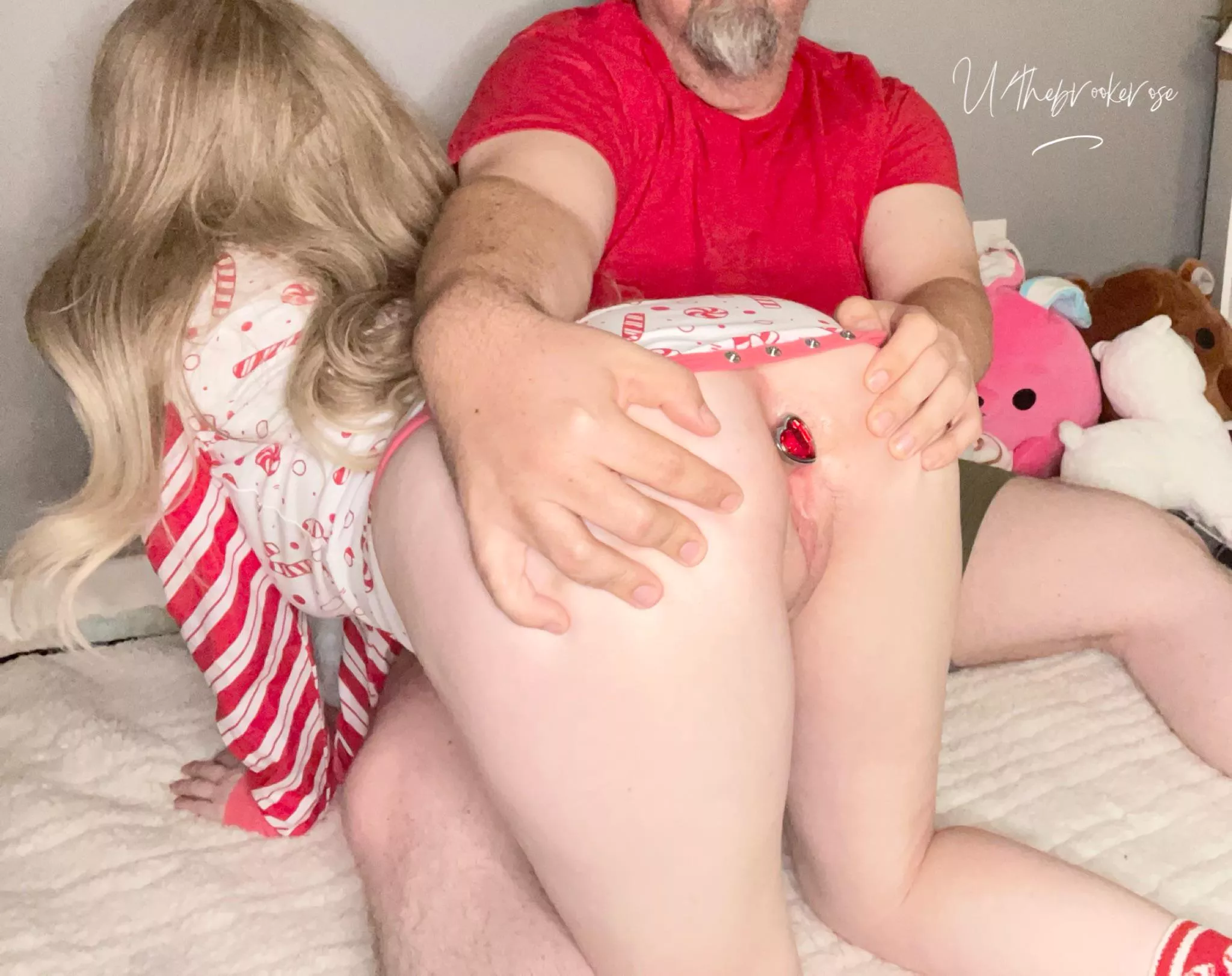 F26 M41 Daddy loves showing off my pussy. 