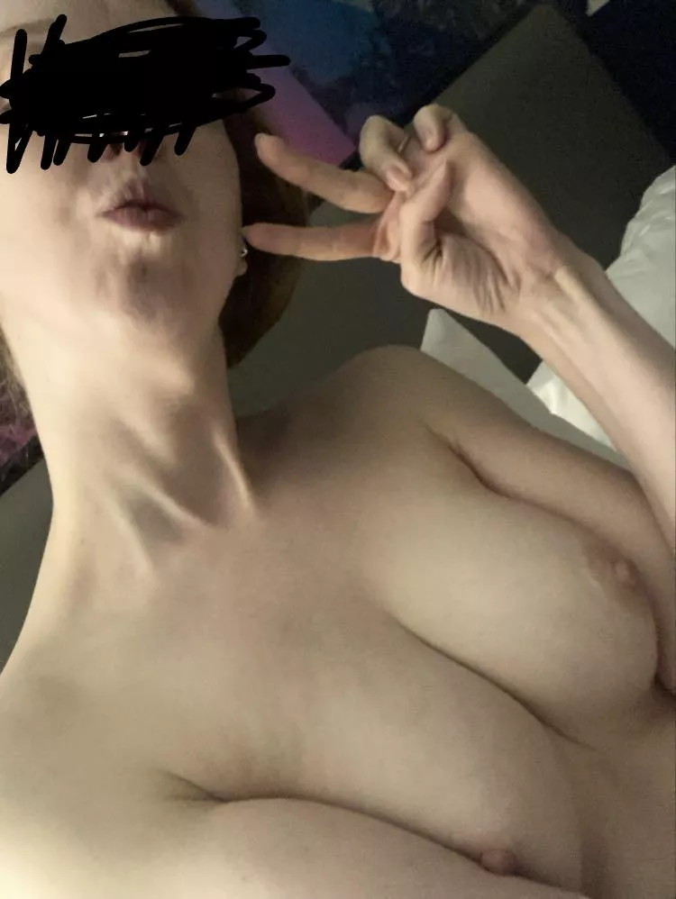 How do we like late night hotel boobs?!! 