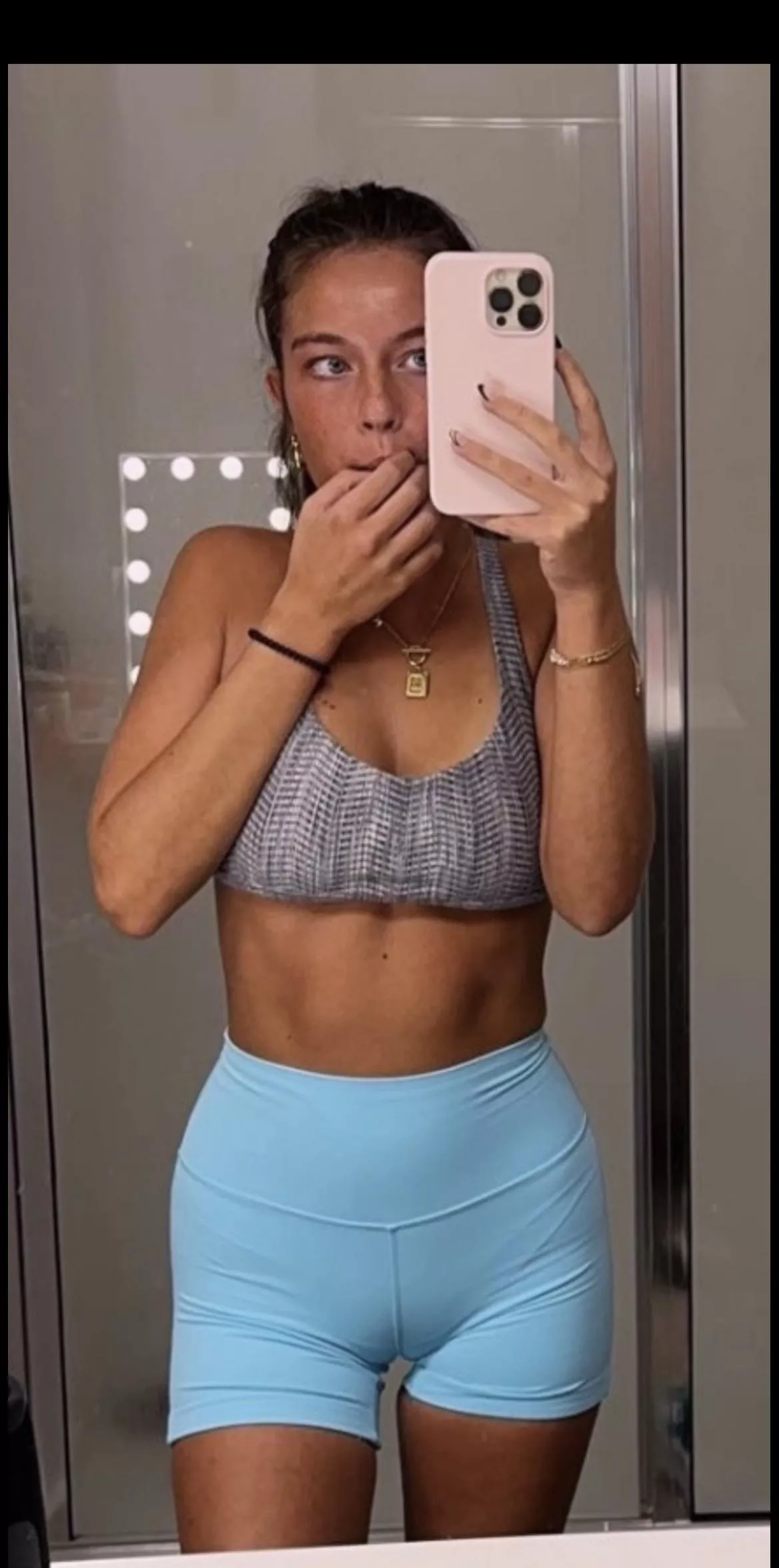 How’s the fit 🐫?