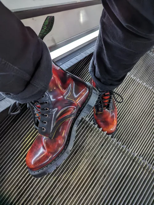 I've had dozens of different boots in my life, but this Solovairs are, by far, the most eye catching of them all