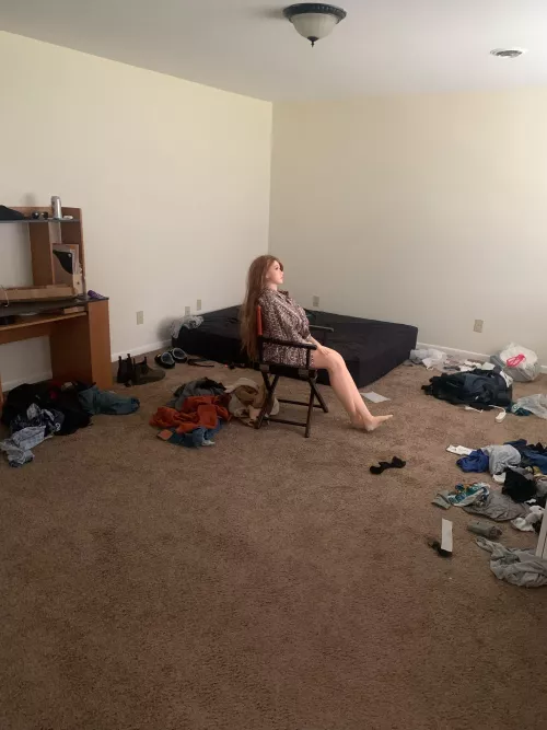 Just got first doll today and scared the fuck outta my self after drinking 2 beers i walked outta the kitchen and kinda jumped when I saw her sitting in the chair 😂😂😂😂😂 thought it was home intruder or ghost.