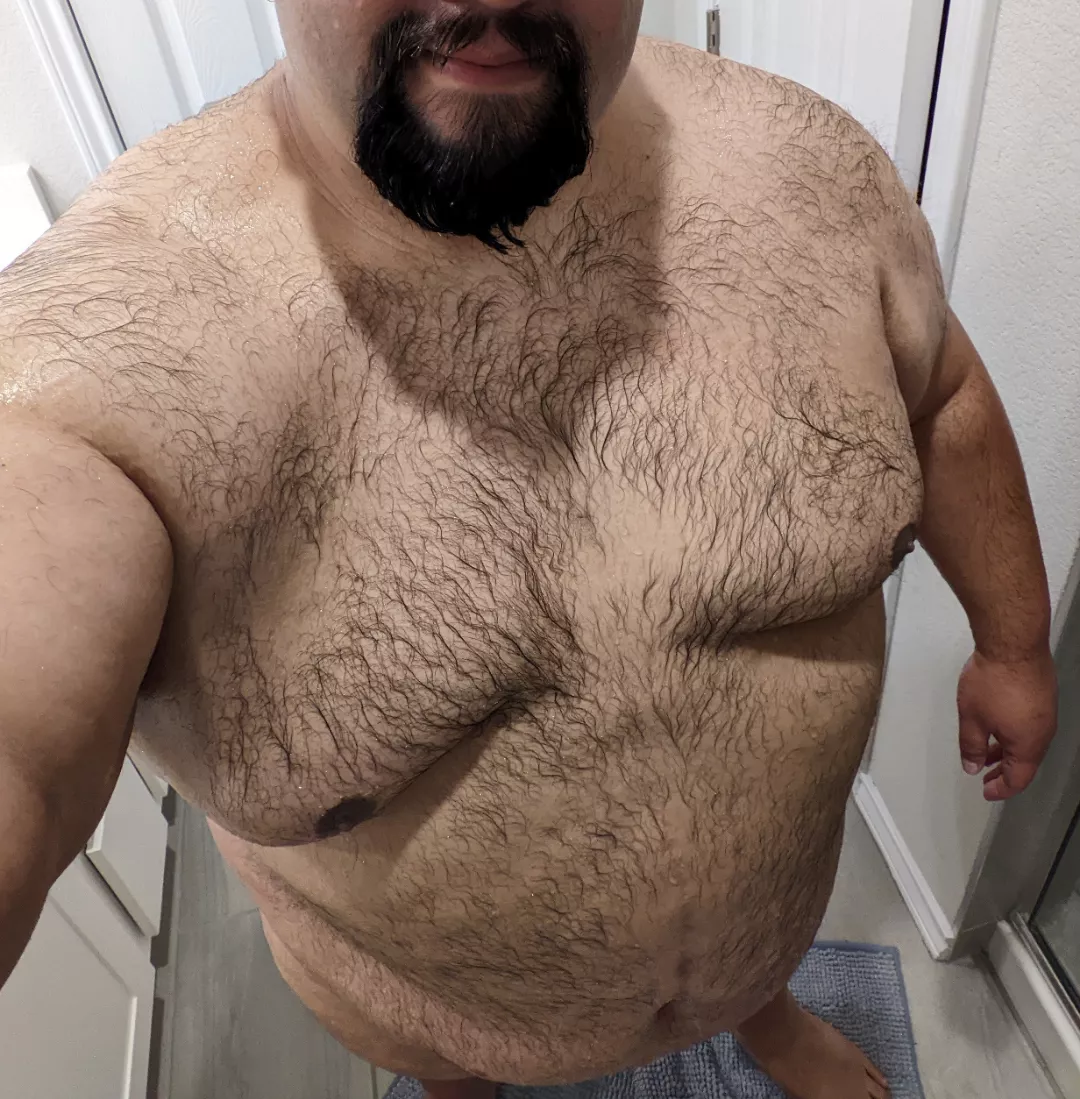 Long day at work, I'm just ready to relax and game tonight! But first ladies, a post shower pic that hopefully brightens your evening 🙂