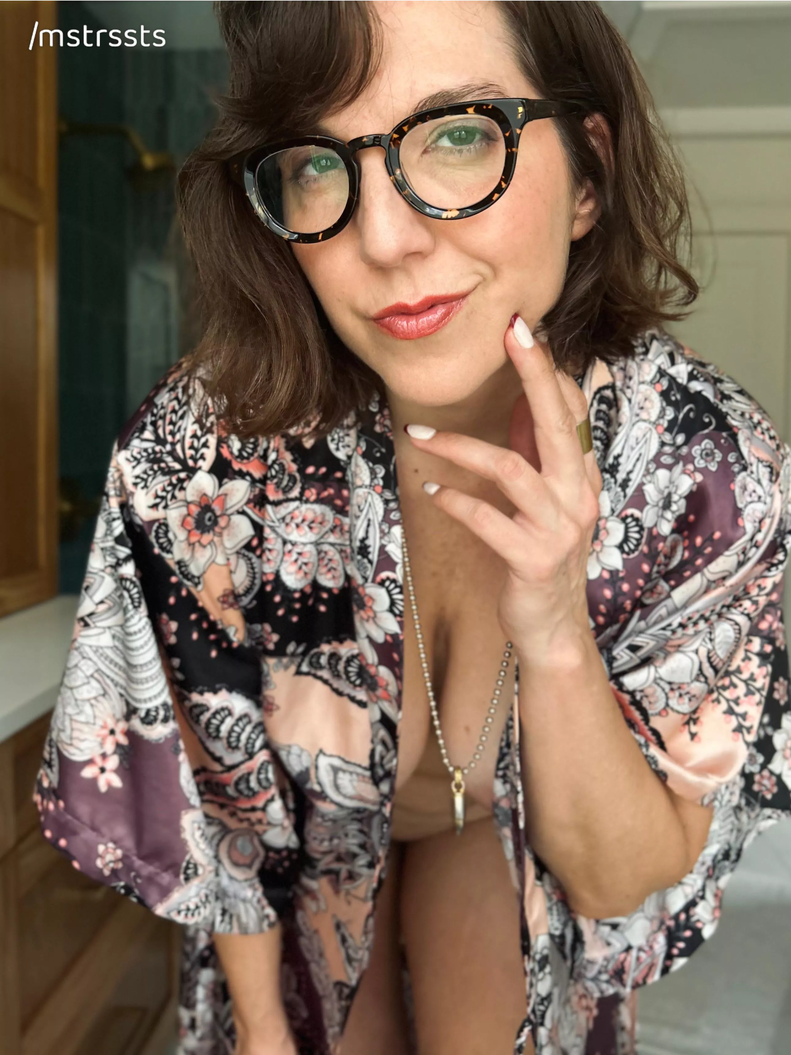 Me looking at you looking at me (f48)