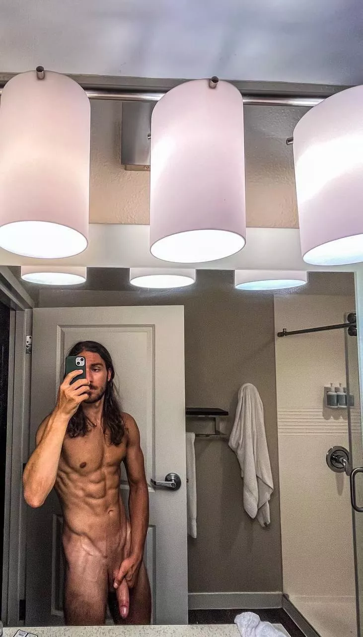 Mirrors are always a good excuse for a pic