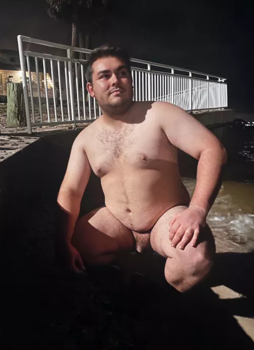 nothing bonds friends for life like getting drunk and going skinny dipping 😬 (26)