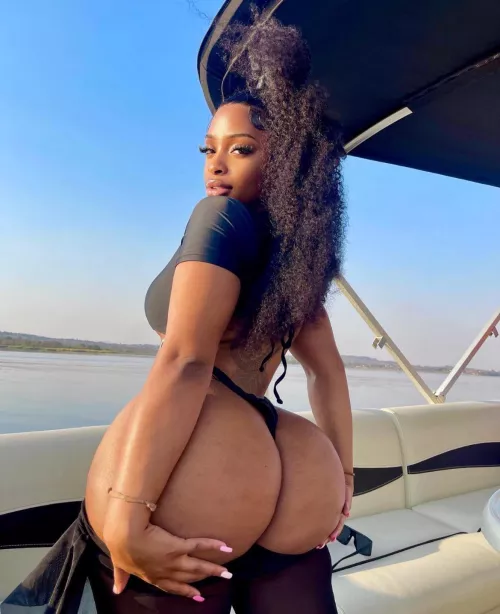 PRETTY AND THICK!!😛😛🍑🍑💦