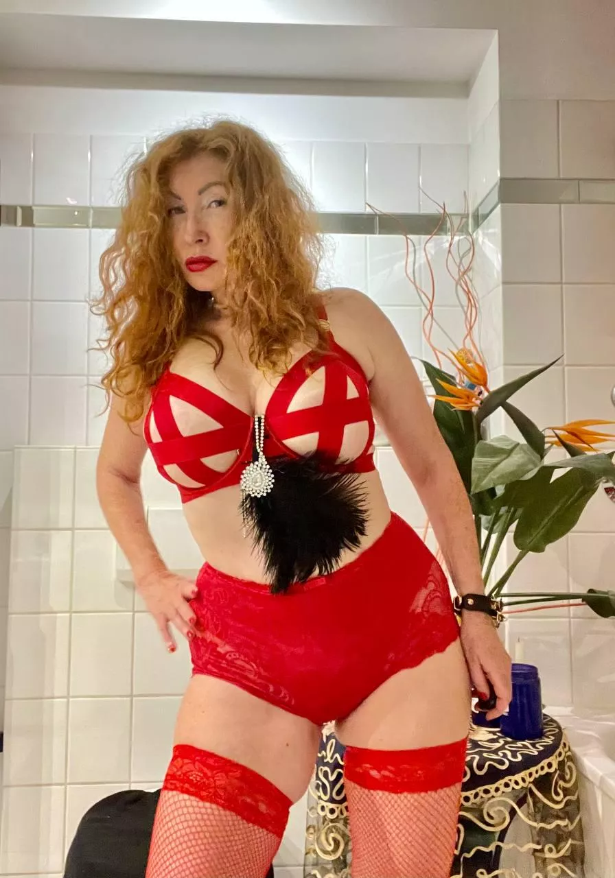 Red panties always look sexy on a milf