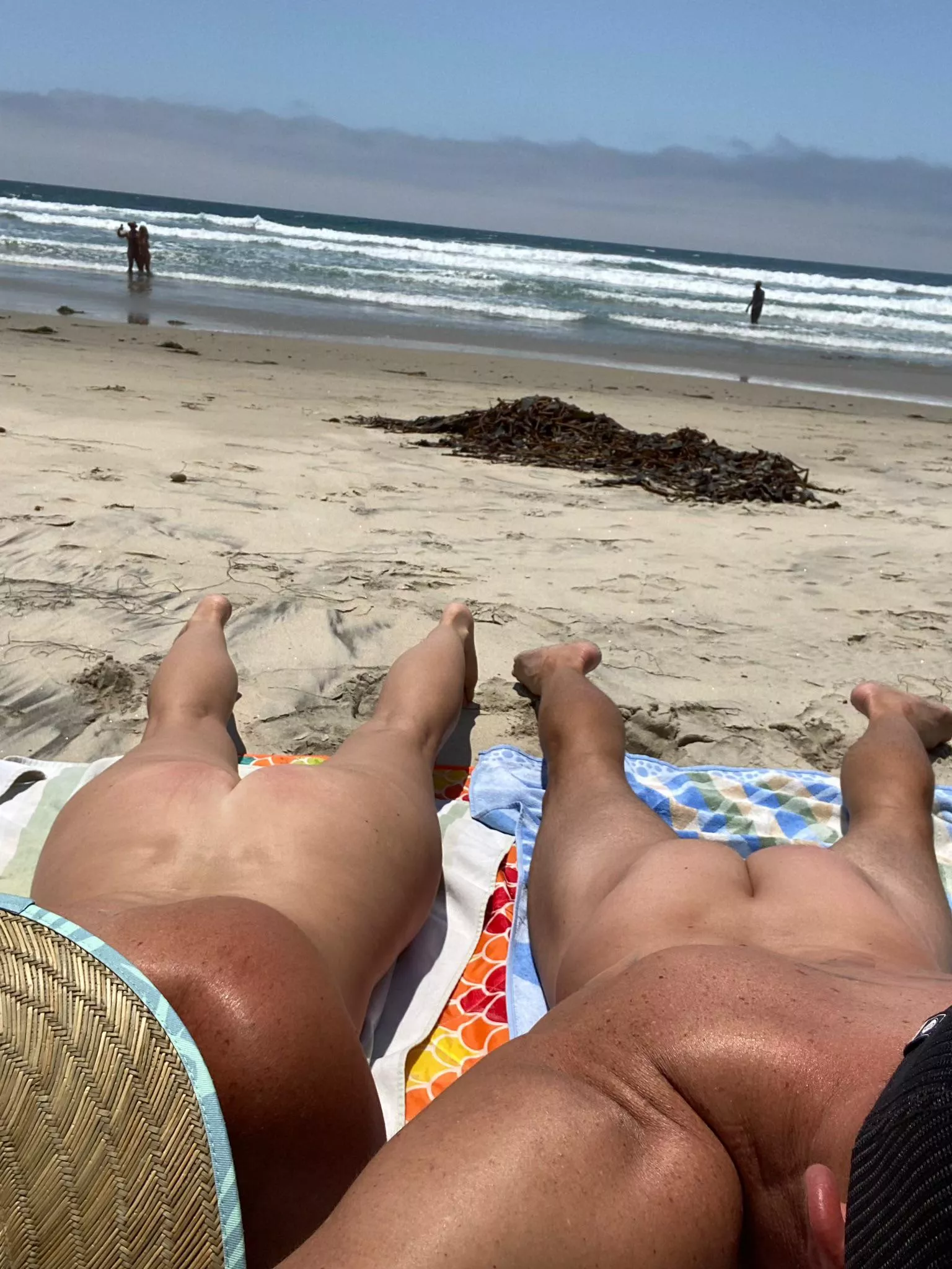 The proper way to spend a beach day together!