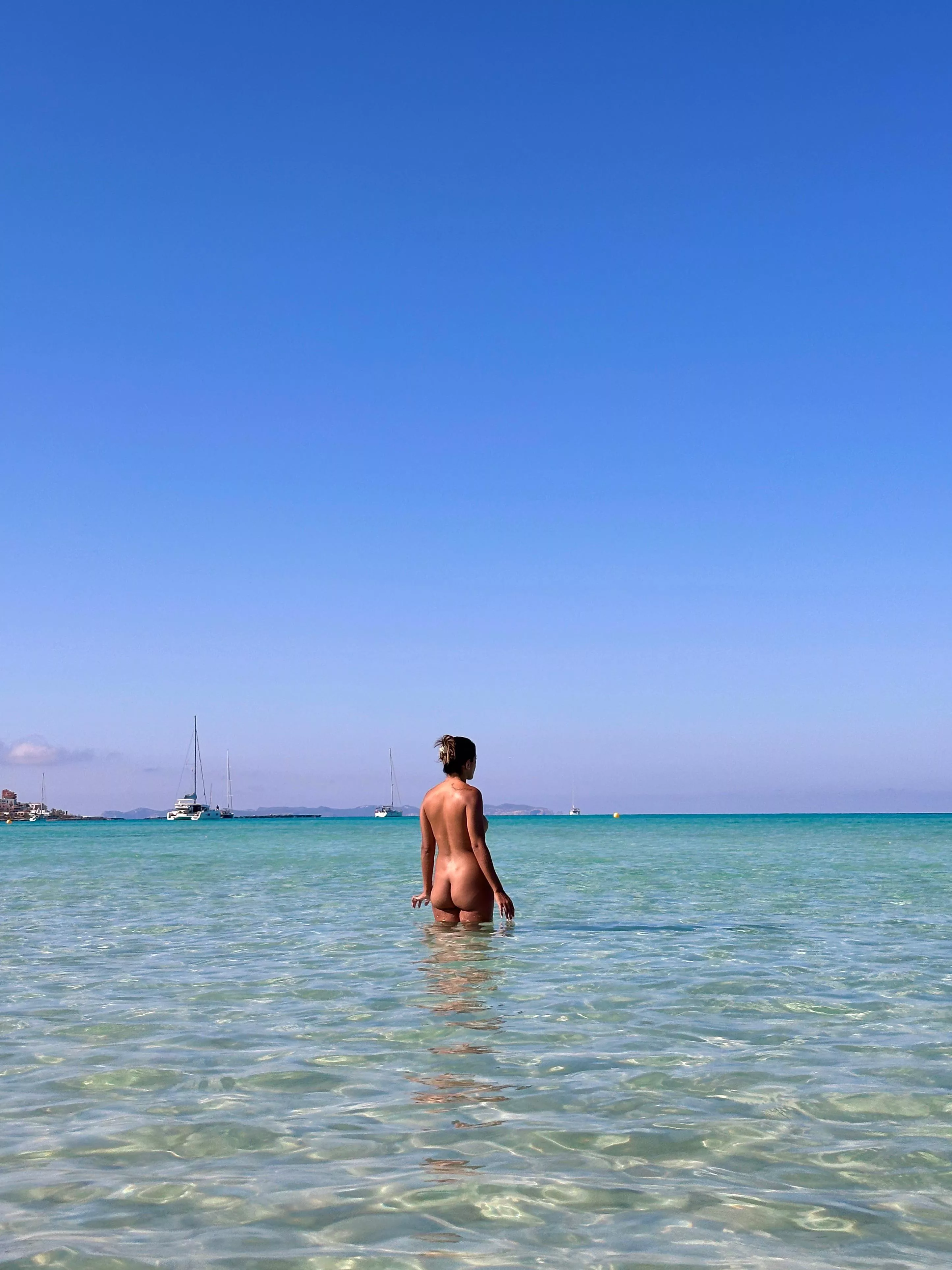 The water is so clear!