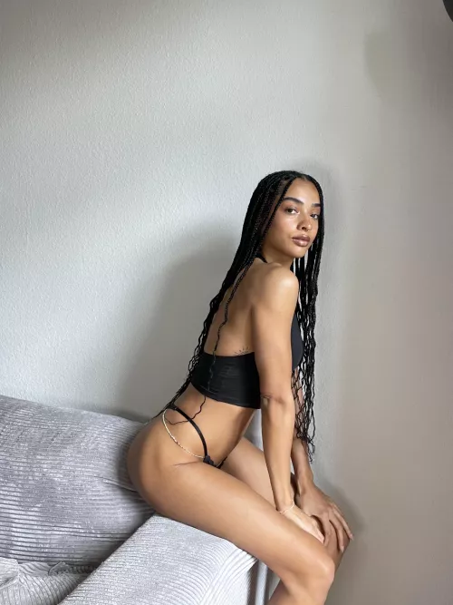 These legs haven't given a footjob yet, they are craving for one