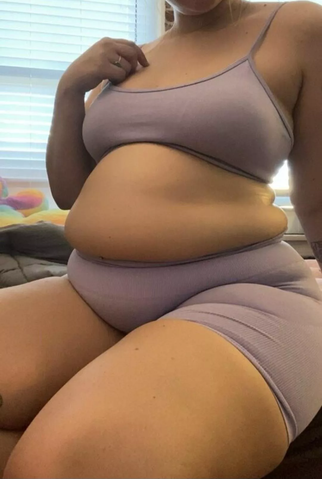 These pants are so tighttt. I can't breathe lol