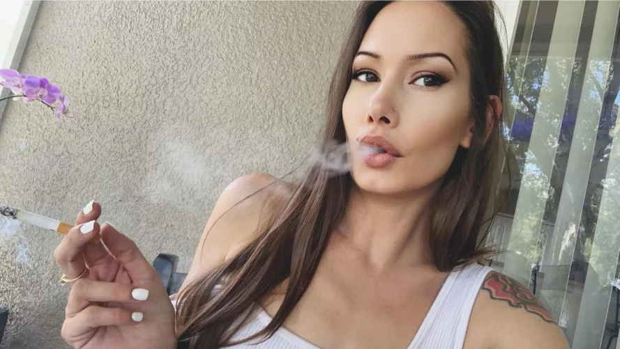 Who doesn’t love a good cigarette ?✨💨