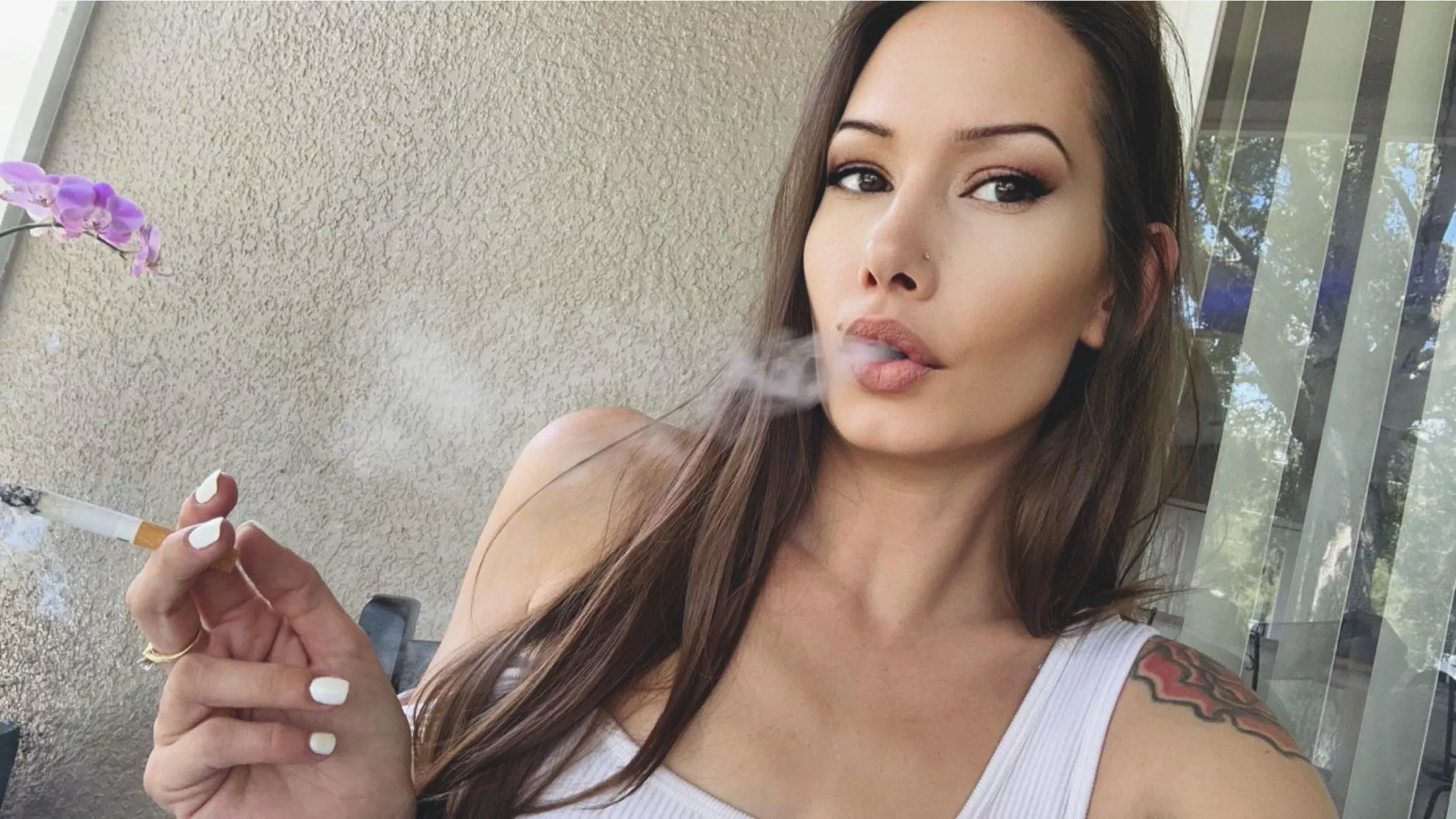 Who doesn’t love a good cigarette ?✨💨