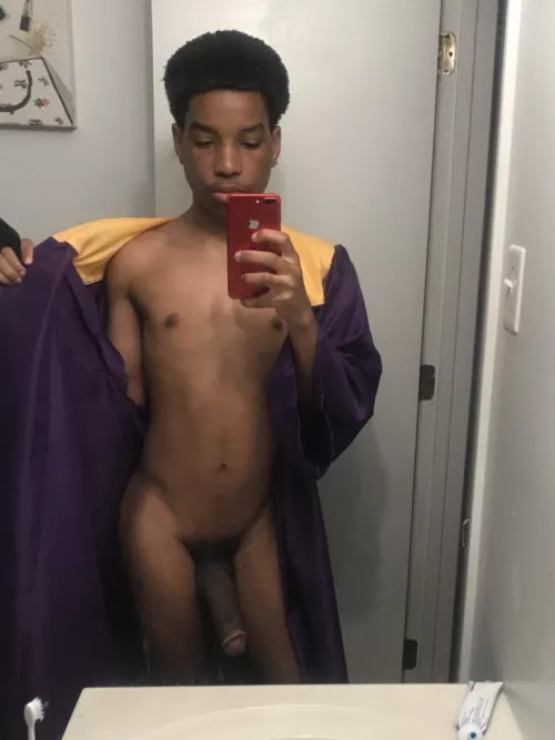 Would you let my skinny ass fuck the shit out of you?😮‍💨