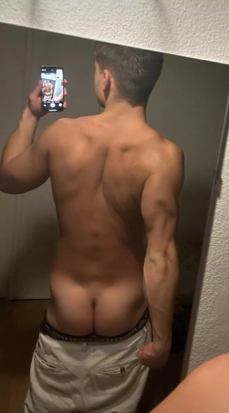 (19)Rate my ass from 1 to 10
