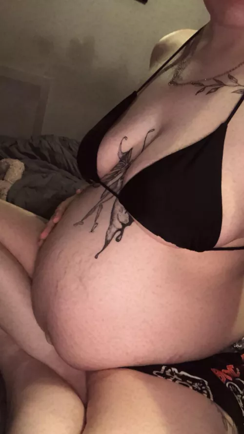 (20) pregnant mama selling content ;) starting at $5