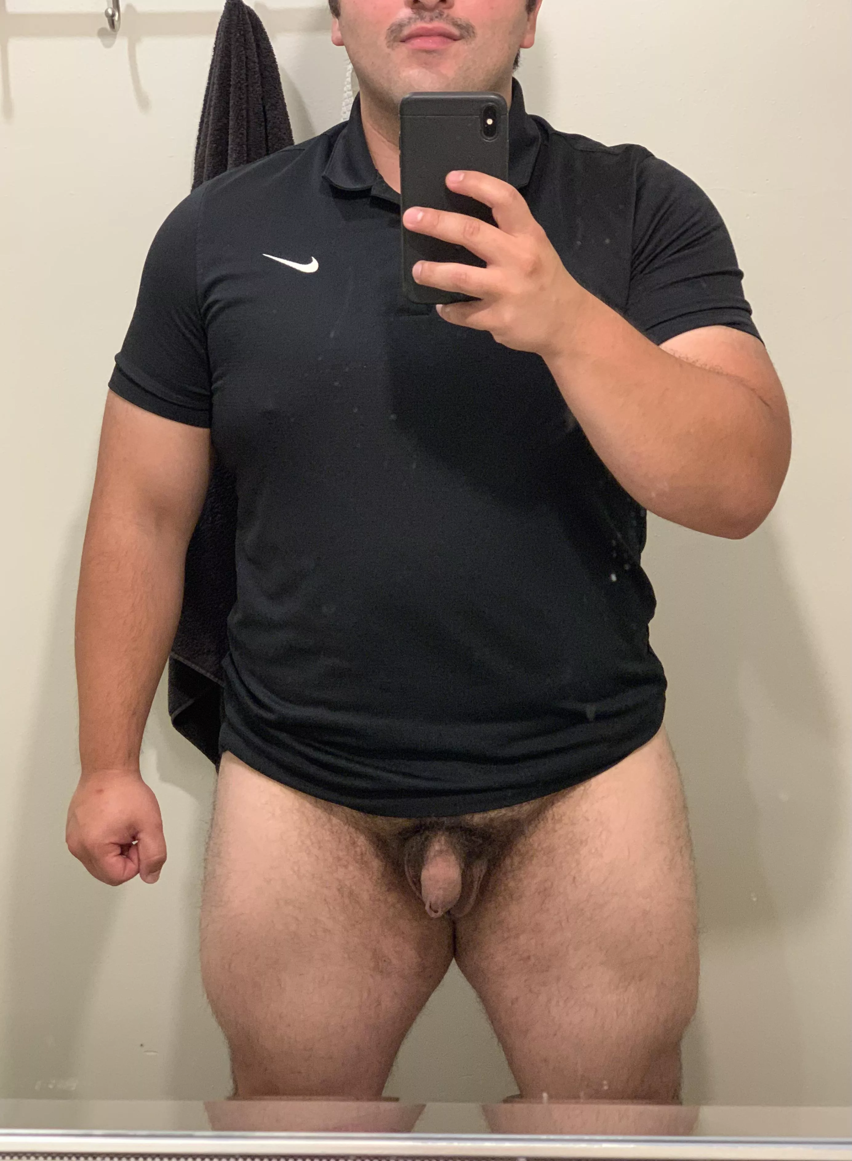 Do y’all have a kink for thick gym guys with a little cock like me? 😉
