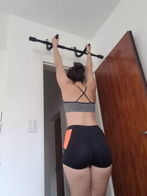 I have more strength in my legs and buttocks than in my arms.