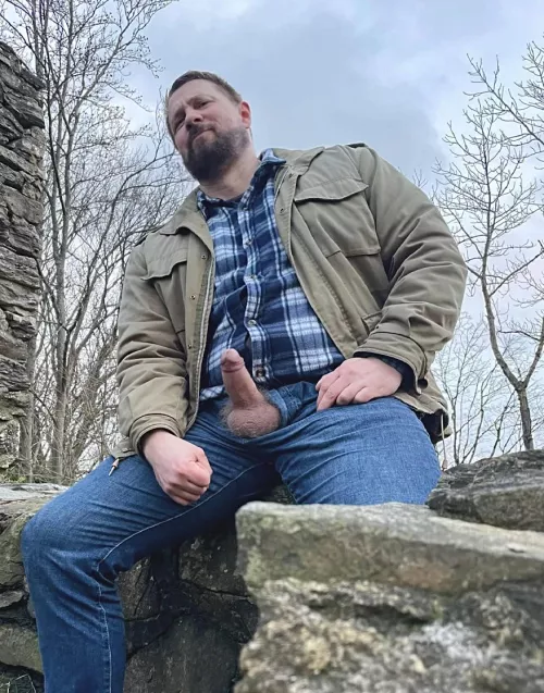 Imagine you're on a cultural tour with me ... and I'm doing this . What am I trying to tell you with this subtle hint?(34)