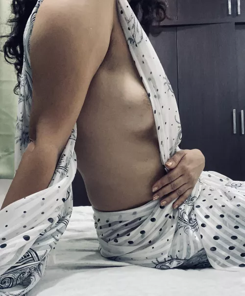 Petite sideboob ☺️