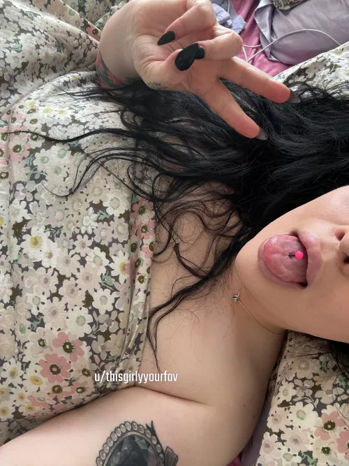 Piggy due for a rinse? [dom] 🍤🤏🏻 [cam] or [sext] submit to Girly 🙇🏻‍♀️