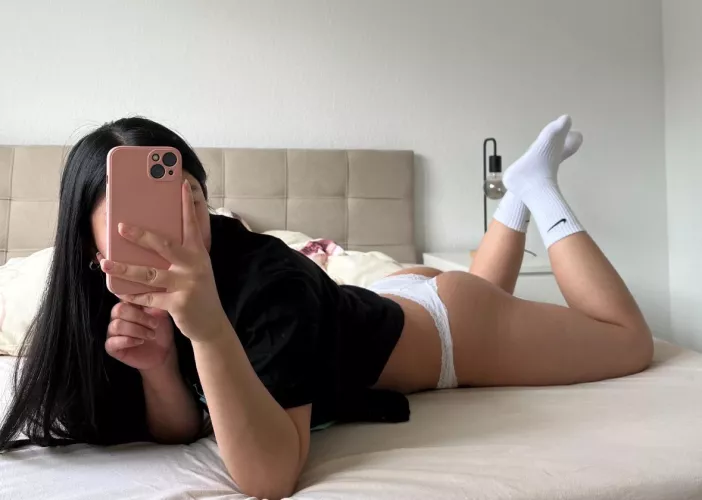 A plate serving peach’s cake 🍑 