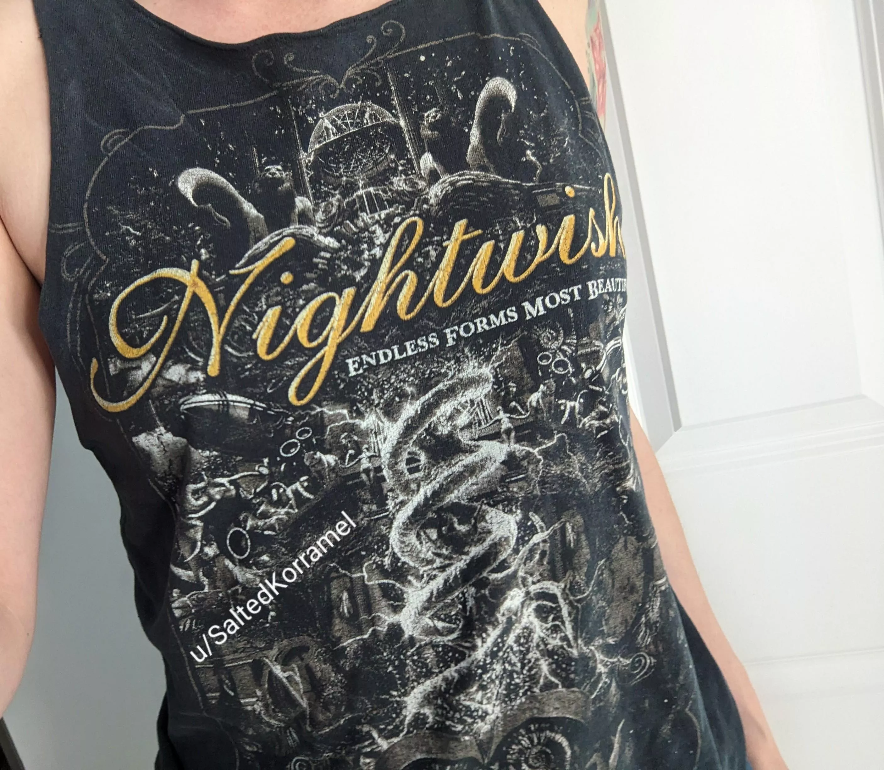 Another day braless 🤘 Happy Friday!