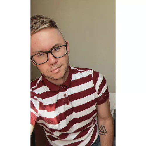 Another week survived. Happy Fridaaay 👻