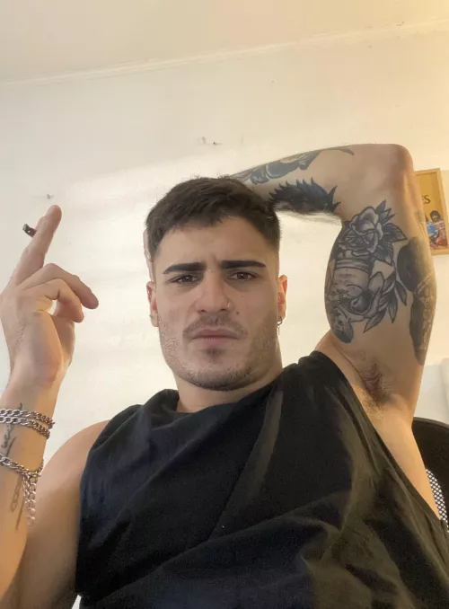 Can you handle the funk of my hairy pits, boy? 