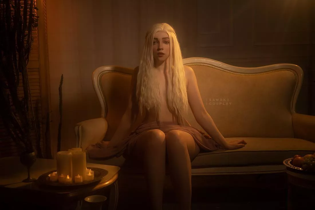 Daenerys Targaryen from Game of Thrones cosplay by Sawaka