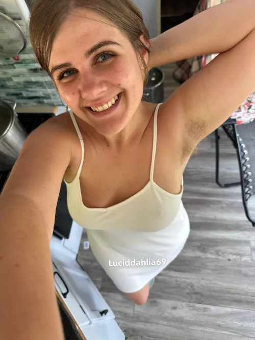 Hairy sweaty armpits 