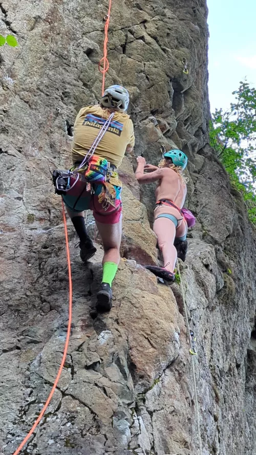 Having slutty friends makes for the best photoshoots on the ropes