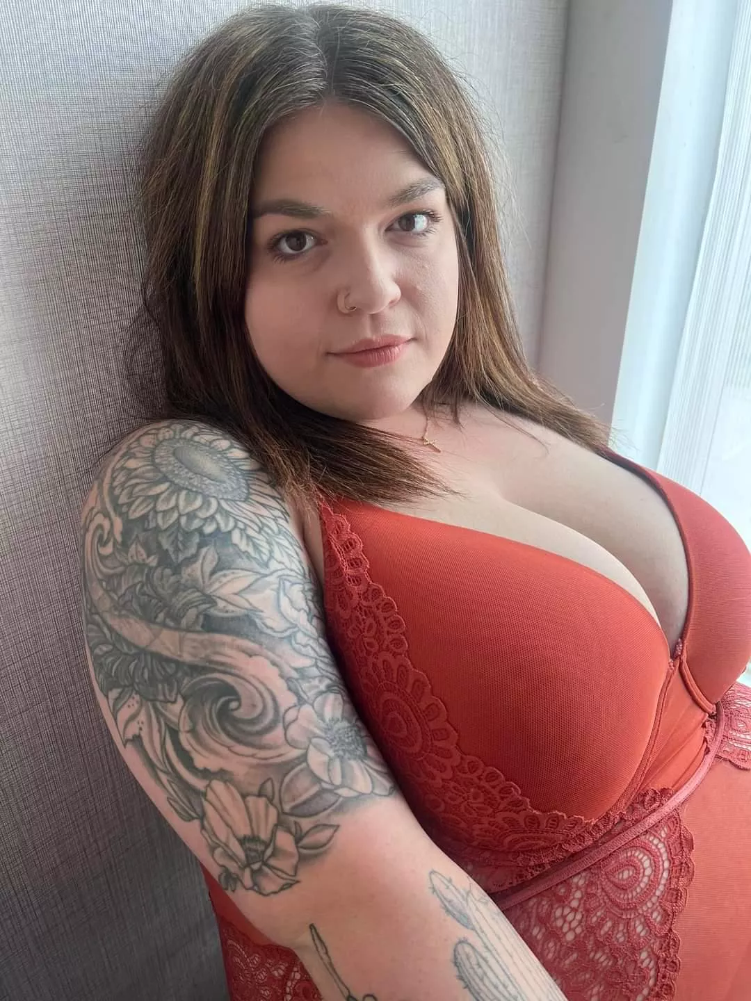 I am told I am definitely busty! (F) 29