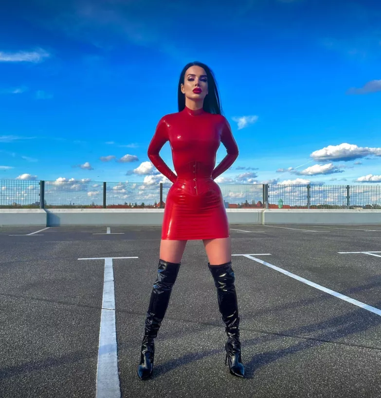 I like the same color of corset