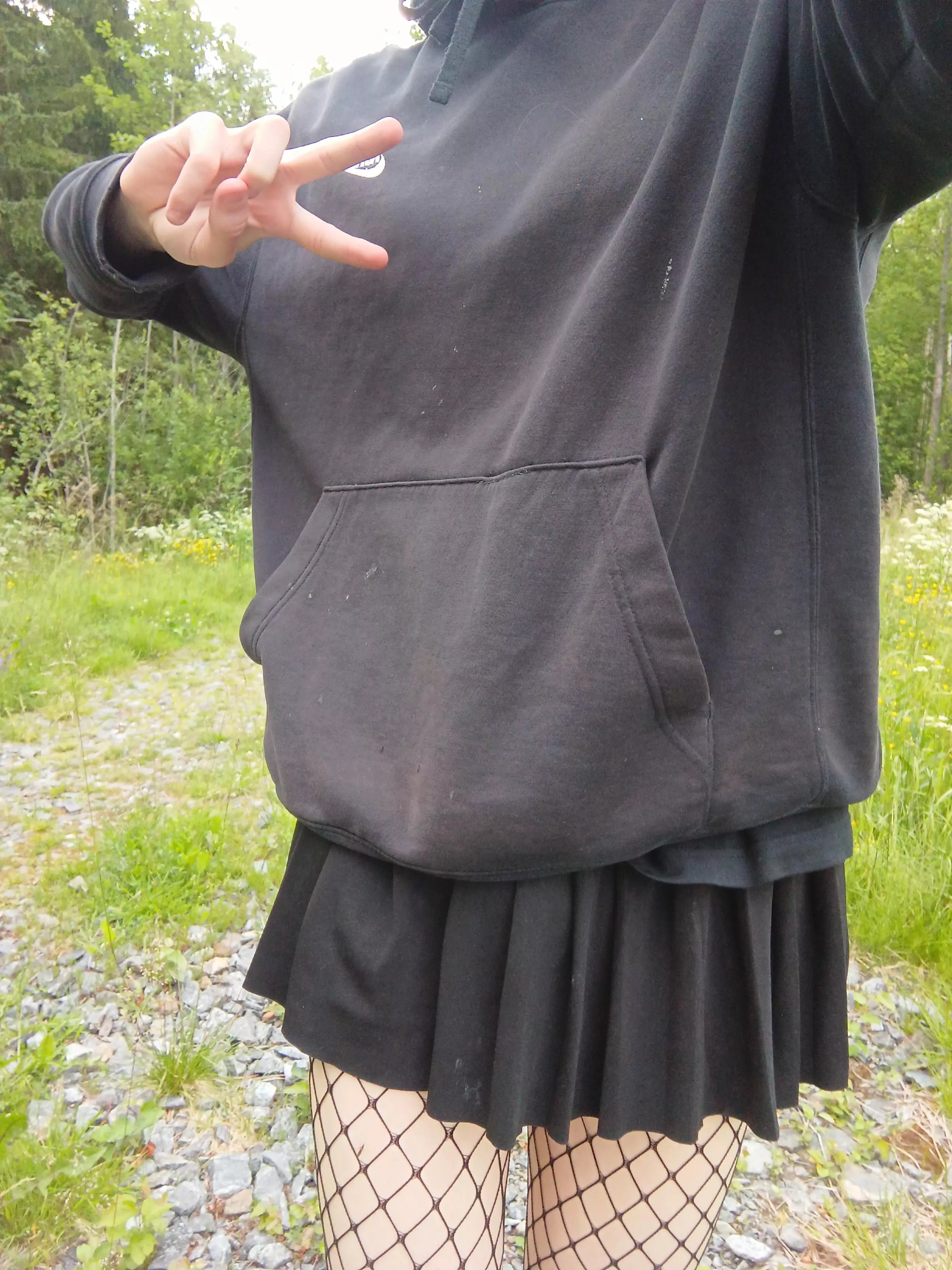 I went outside in fem!!! First time ever >.<