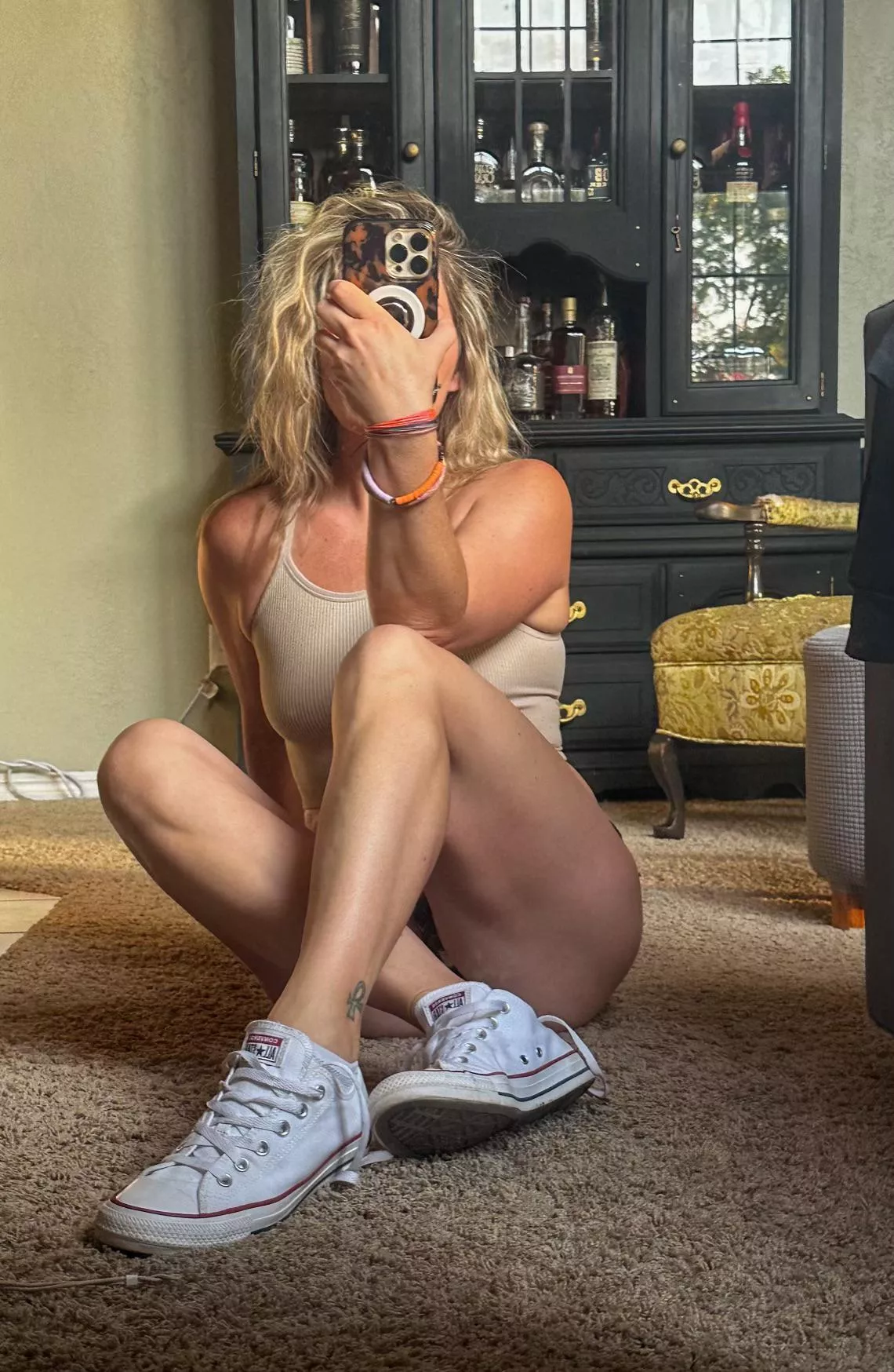 MILF in Chucks…what a combo ;)