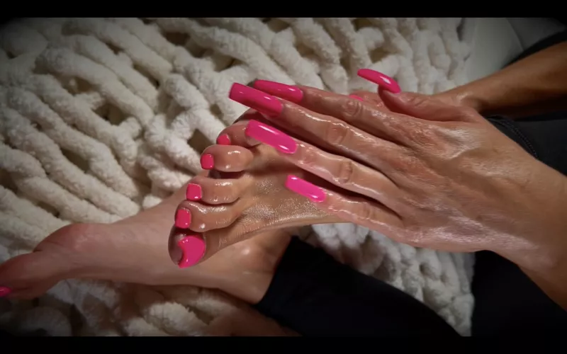 Nails need to match?