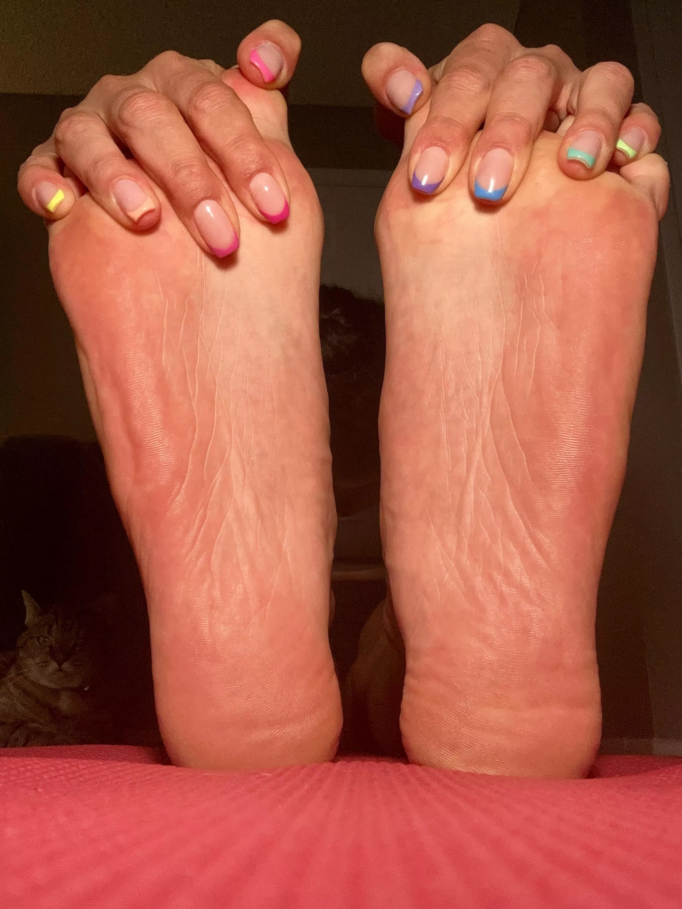 stretching my size 16 soles 🌈